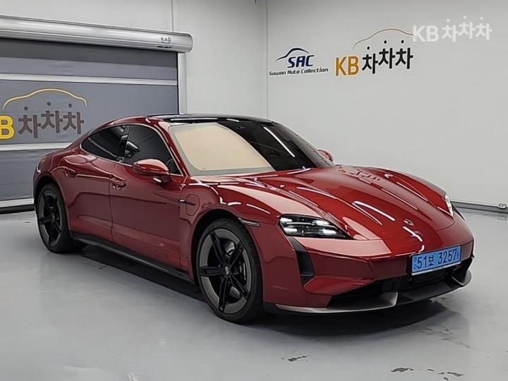 Porsche Taycan Turbo 5