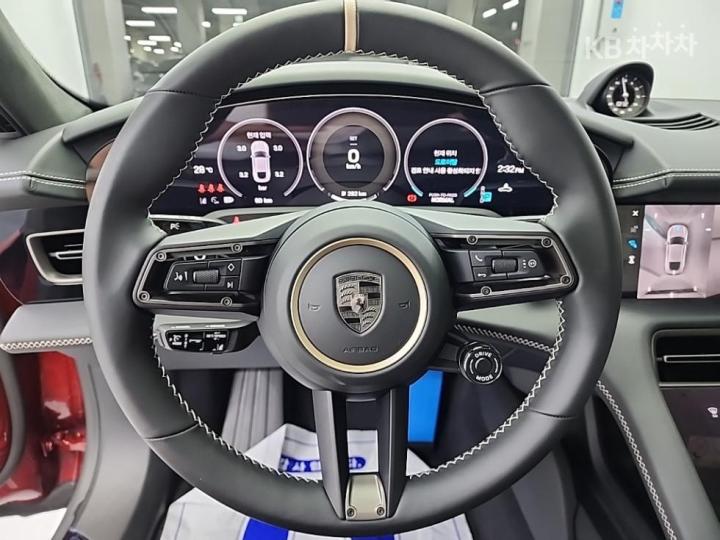 Porsche Taycan Turbo 10