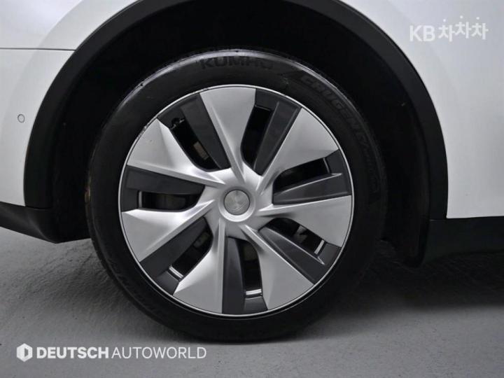 Tesla Model Y Long Range 6
