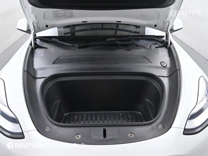 Tesla Model Y Long Range 7