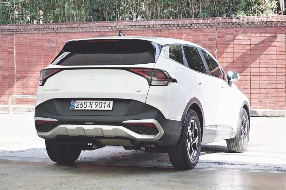 2023 - kia sportage