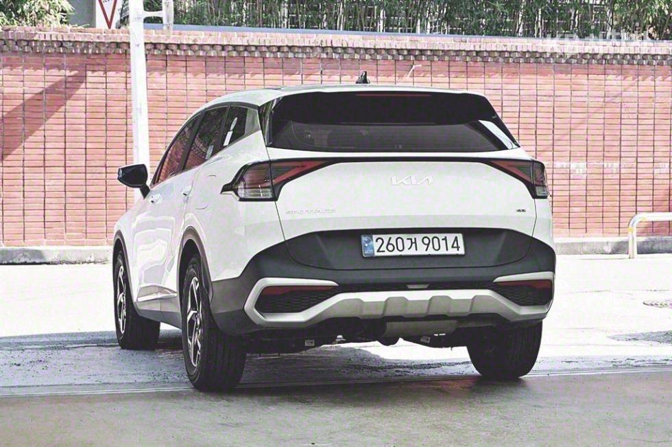 2023 - kia sportage