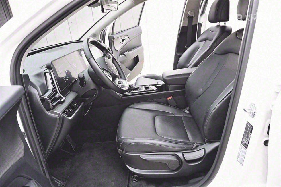 2023 - kia sportage