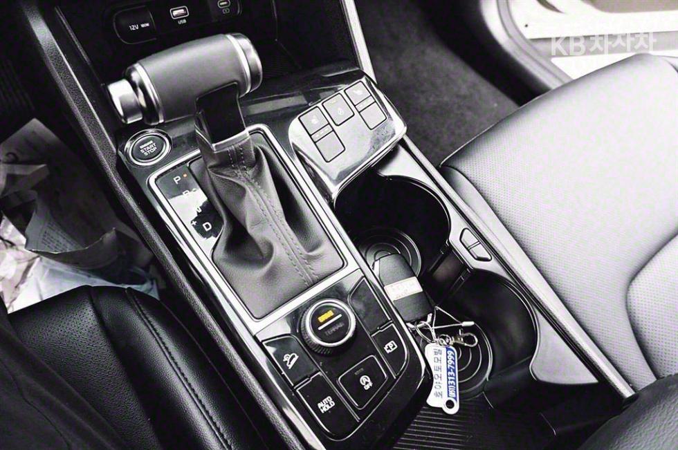 2023 - kia sportage