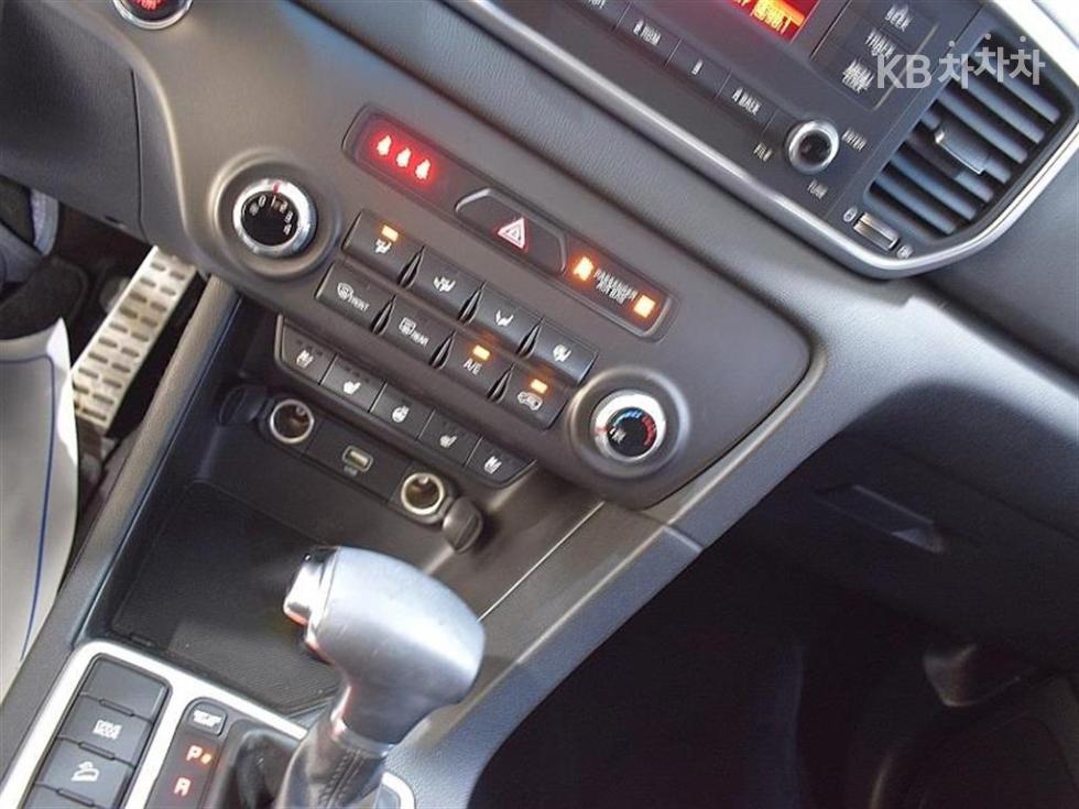 2020 - kia sportage