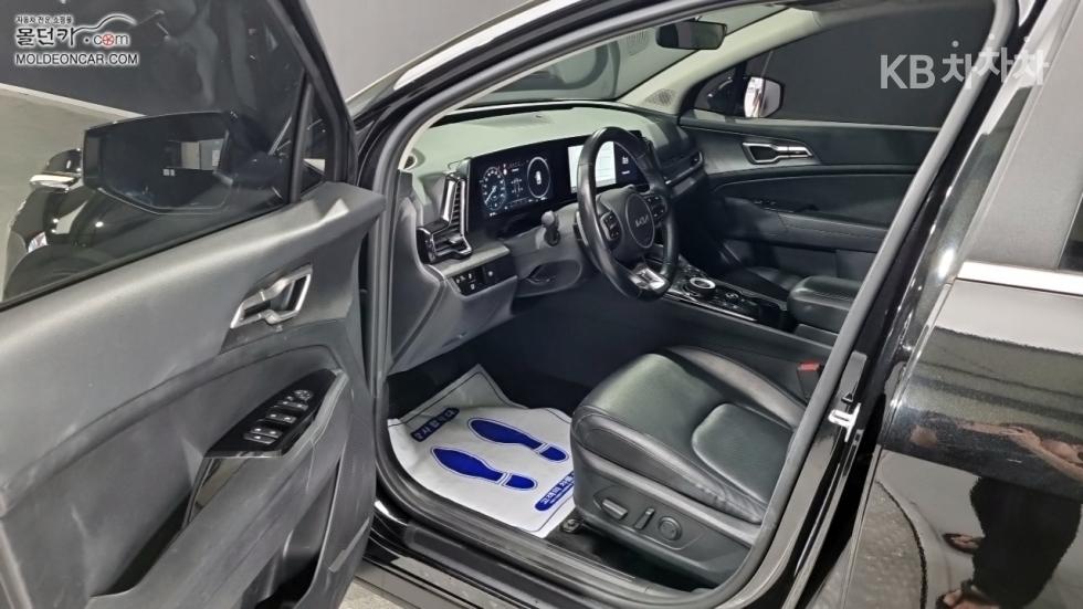 2022 - kia sportage