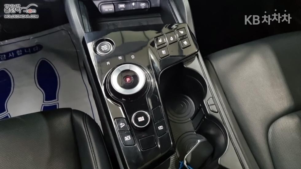 2022 - kia sportage