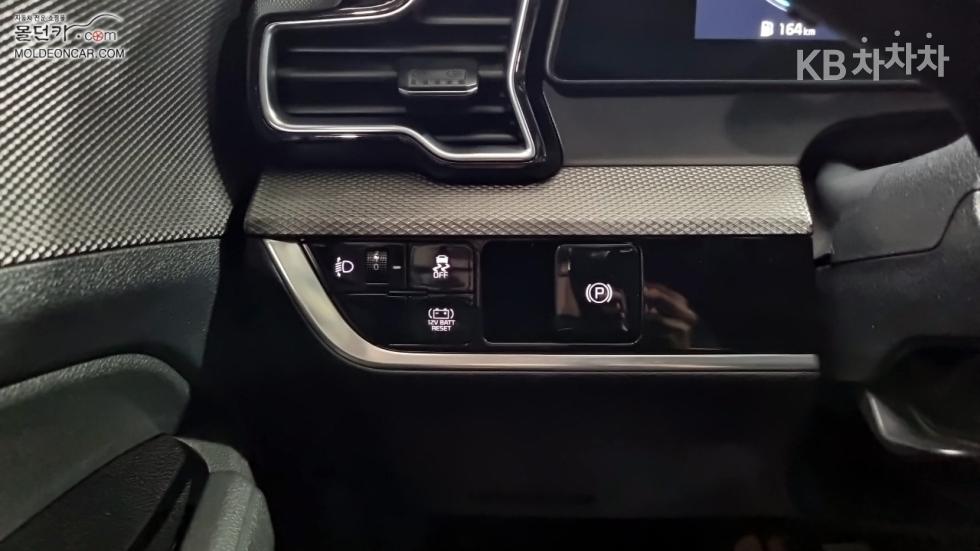 2022 - kia sportage
