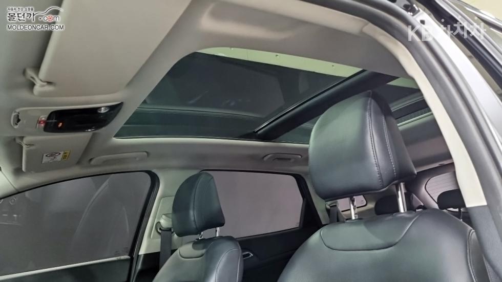 2022 - kia sportage