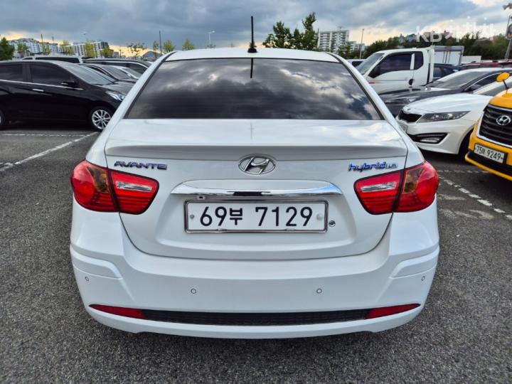 Hyundai Avante Hybrid HDeIII Advanced Pack 4