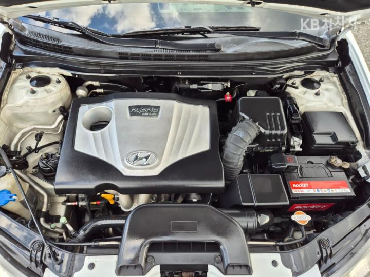 Hyundai Avante Hybrid HDeIII Advanced Pack 7