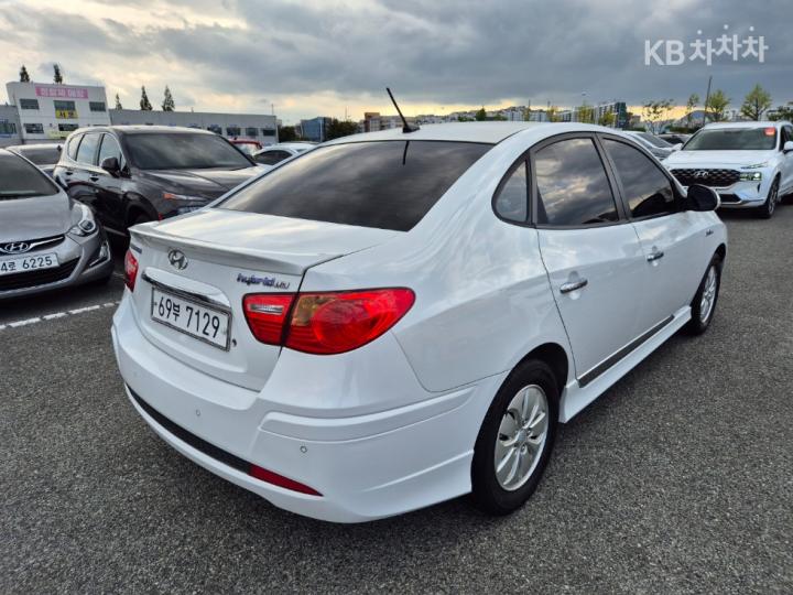 Hyundai Avante Hybrid HDeIII Advanced Pack 5