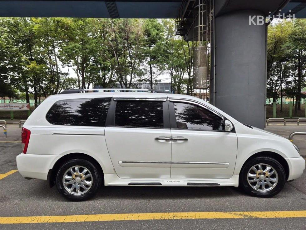 2012 - kia carnival