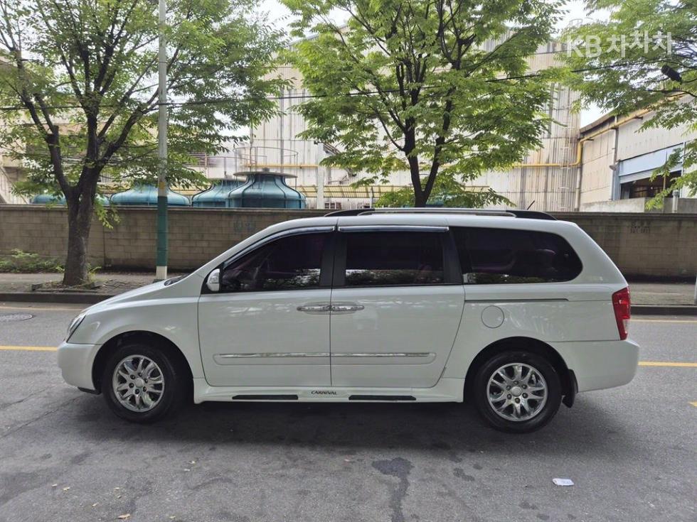 2012 - kia carnival