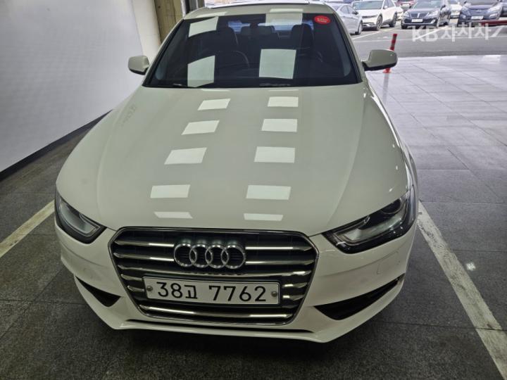 Audi A4 NEW 30 TDI B8
