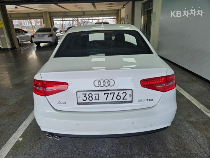Audi A4 NEW 30 TDI B8 5