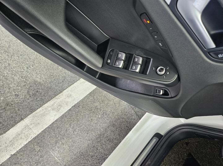 Audi A4 NEW 30 TDI B8 8