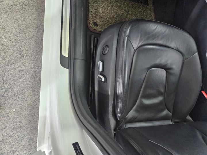 Audi A4 NEW 30 TDI B8 9