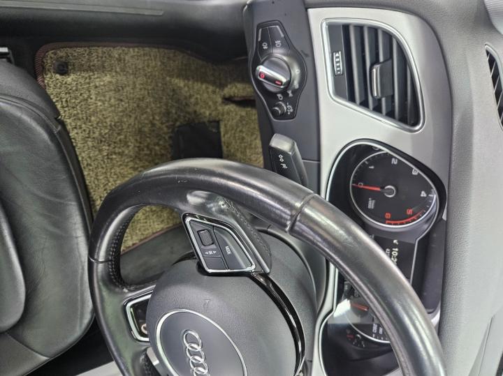 Audi A4 NEW 30 TDI B8 10