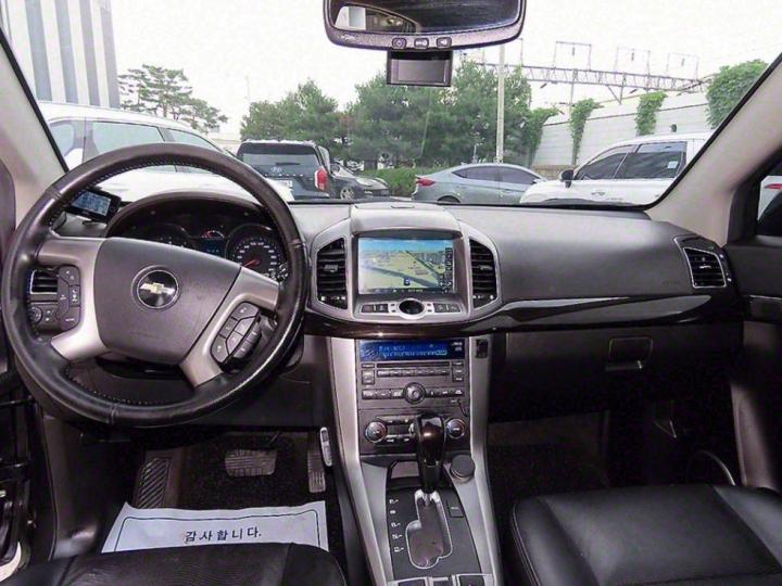 Chevrolet Captiva 4WD LTZ 8