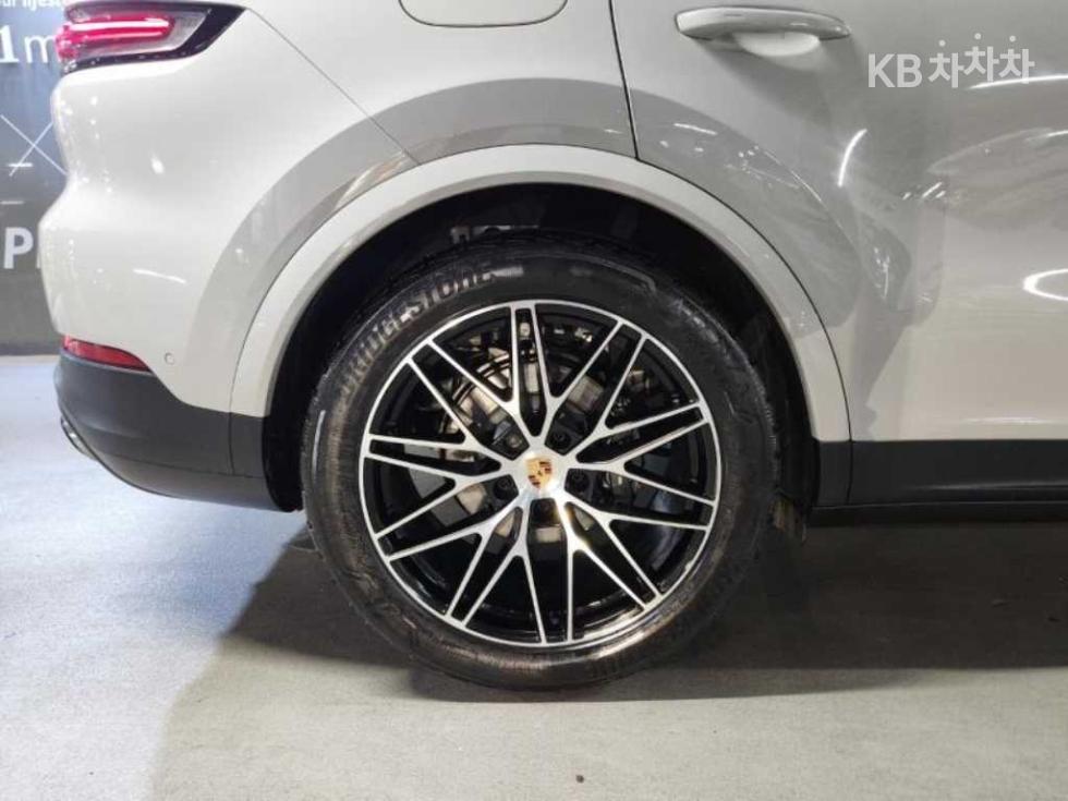 Porsche Cayenne — miniaturë 16