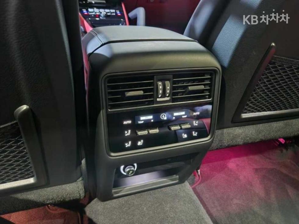 Porsche Cayenne — miniaturë 17