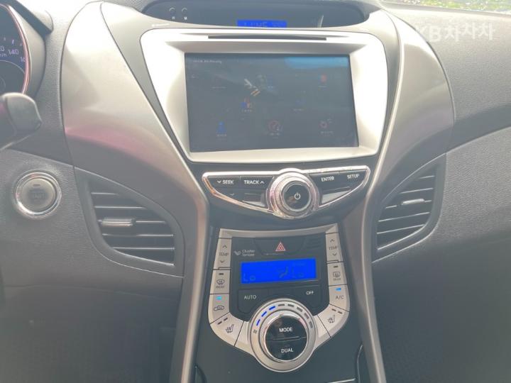 Hyundai Avante MD M16 GDi PREMIER 9