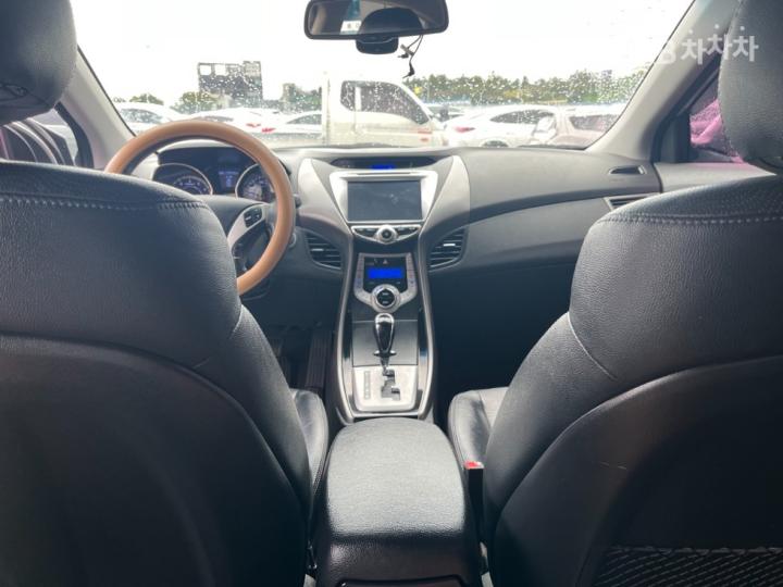 Hyundai Avante MD M16 GDi PREMIER 10