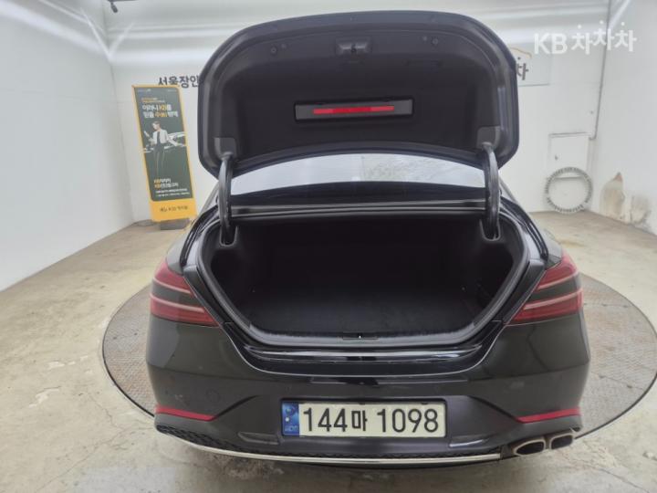 Genesis G70 2.0T Standard 8