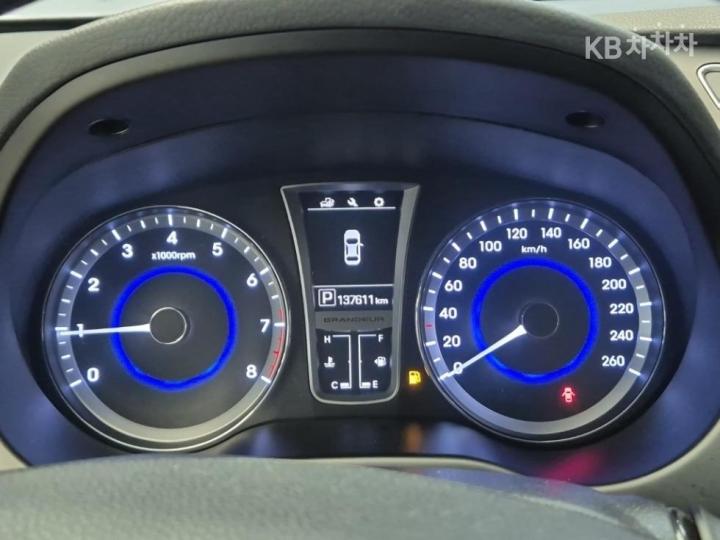 Hyundai Grandeur HG HG240 Modern Collection 7