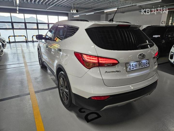 Hyundai Santa Fe DM R2.2 2WD EXCLUSIVE Base Type 8