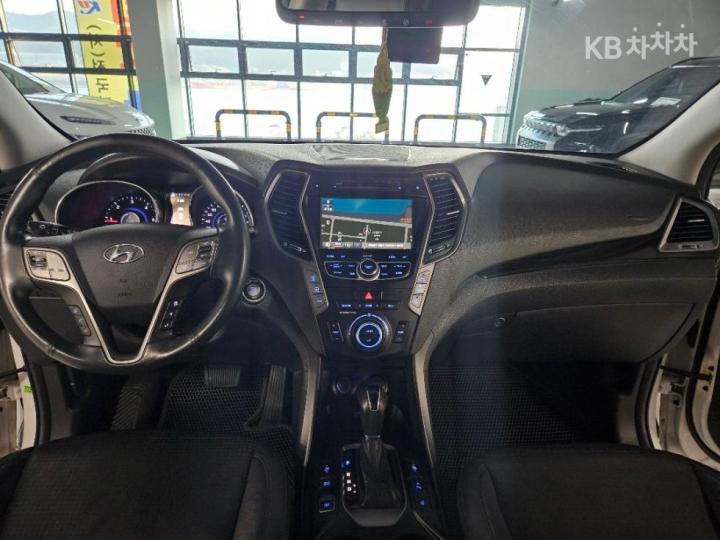 Hyundai Santa Fe DM R2.2 2WD EXCLUSIVE Base Type 10