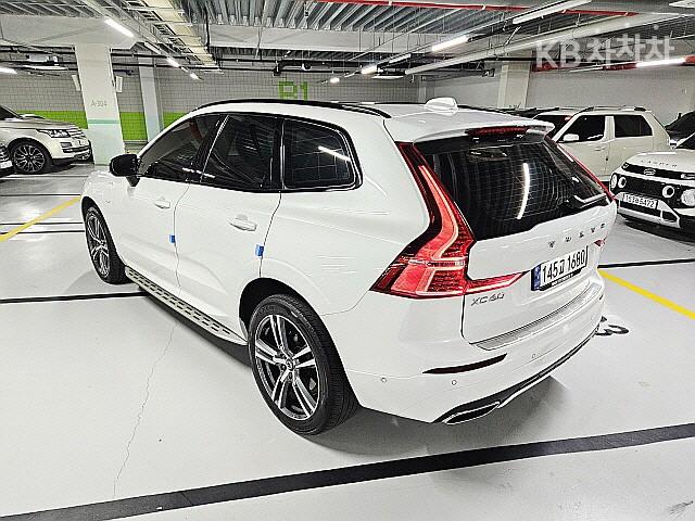 Volvo XC60 T8 R-Design 6