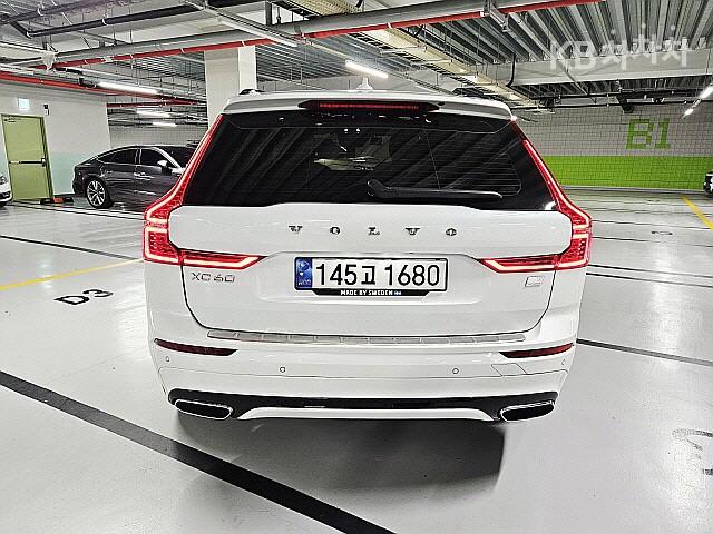 Volvo XC60 T8 R-Design 8