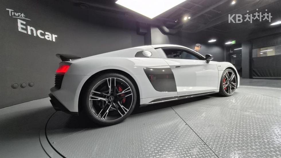 Audi R8 — miniaturë 4