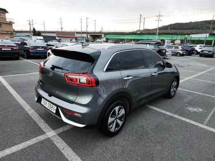 Kia Niro 1.6 Prestige 3