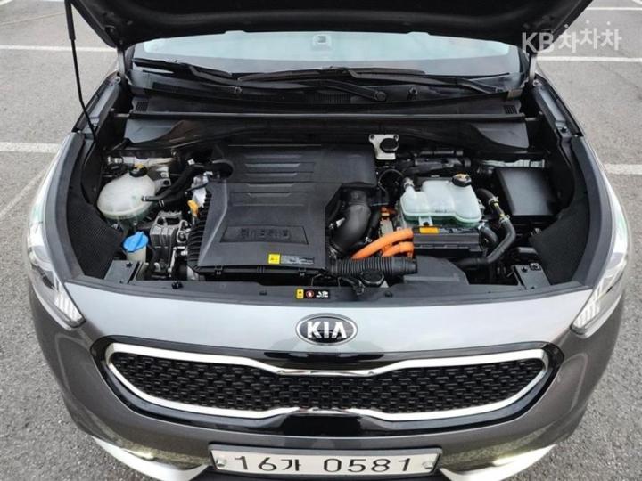 Kia Niro 1.6 Prestige 7