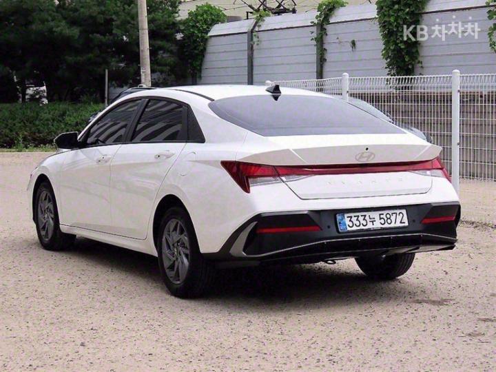 Hyundai Avante CN7 1.6 Gasoline Modern 4