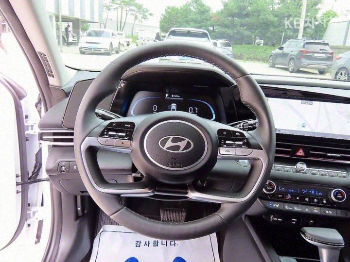 Hyundai Avante CN7 1.6 Gasoline Modern 9