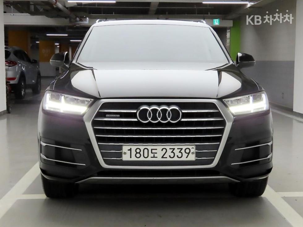 Audi 뉴 Q7 2.0 45 TFSI Quattro - фото 1
