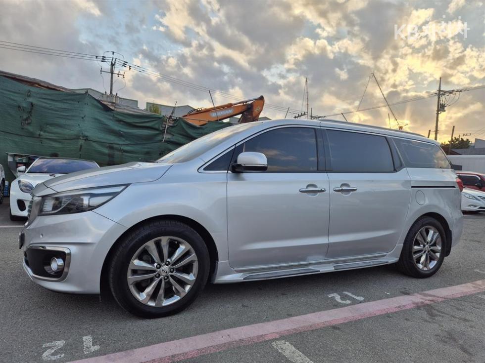2017 - kia carnival