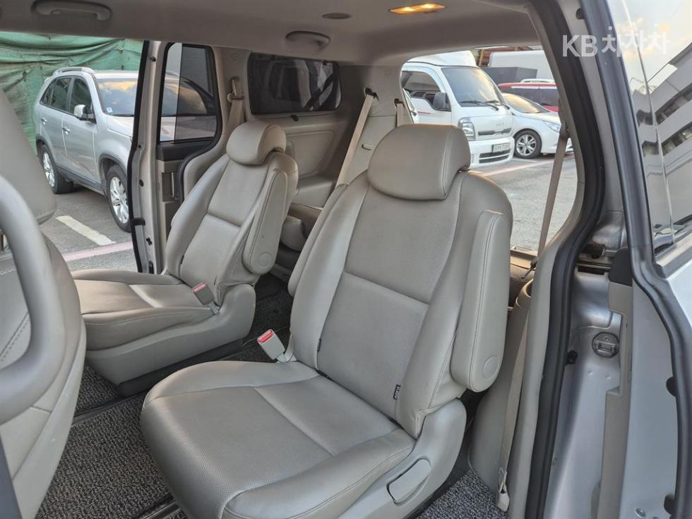 2017 - kia carnival