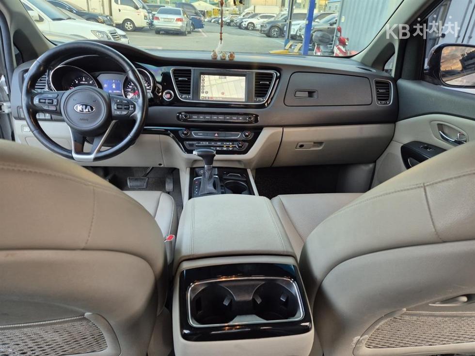 2017 - kia carnival