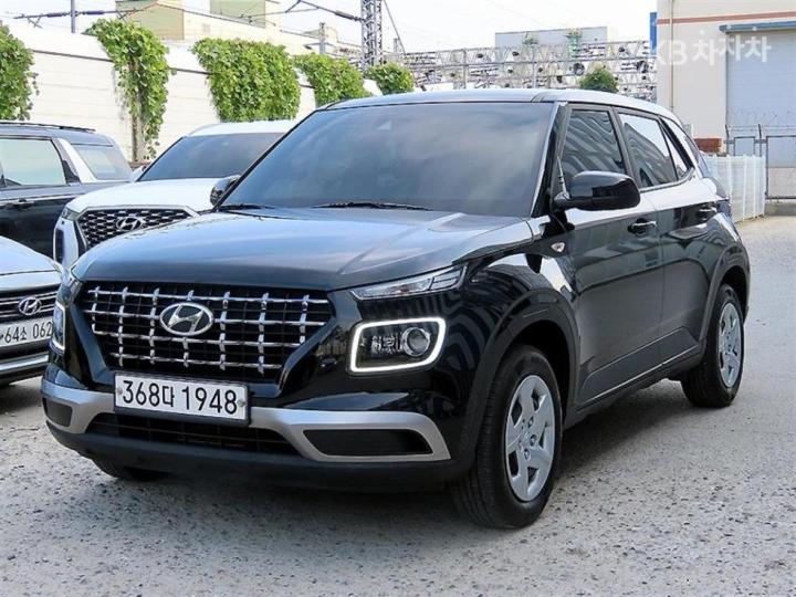 Hyundai Venue Gasoline 1.6 Smart 3