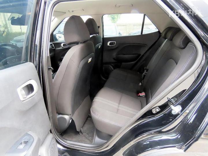 Hyundai Venue Gasoline 1.6 Smart 7