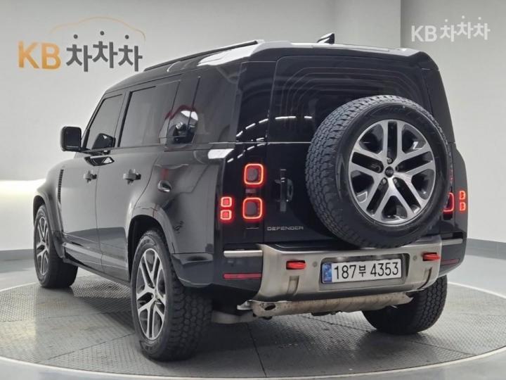 Land Rover Defender L663 110 P400 X 3