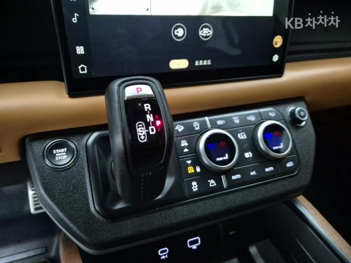 Land Rover Defender L663 110 P400 X 9