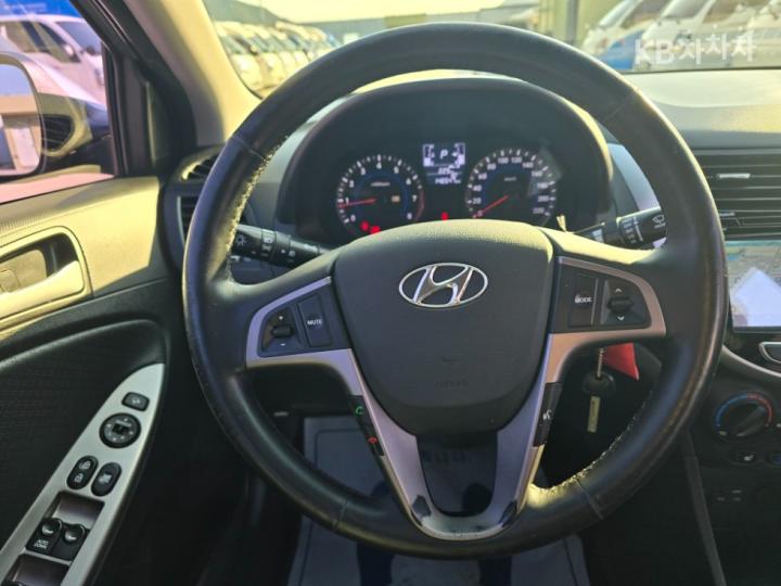 Hyundai Accent New 1.4 VVT Modern 10