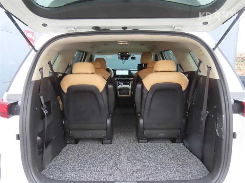 2023 - kia carnival