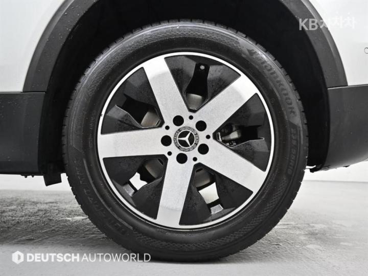 Mercedes-Benz GLB-Class X247 GLB220 6